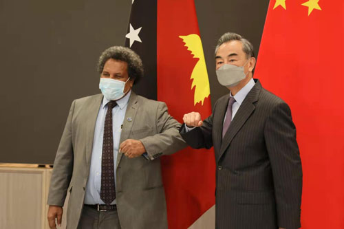 Chanceler chinês realiza conversa??es com homólogo de Papua-Nova Guiné