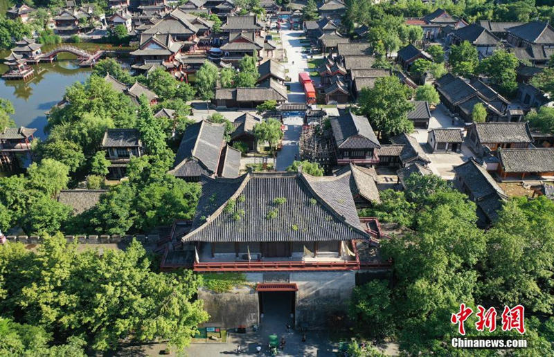 Galeria: área cênica “Ao longo do Rio durante o Festival Qingming” em Zhejiang