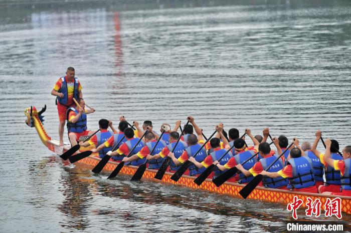 Chongqing dá boas-vindas ao Festival de Barcos-Drag?o