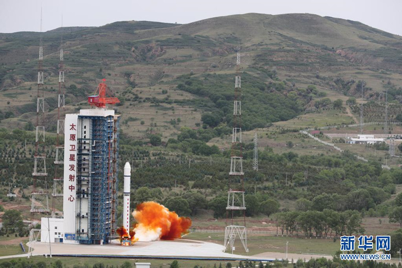 China lan?a 4 satélites com recurso a foguete transportador