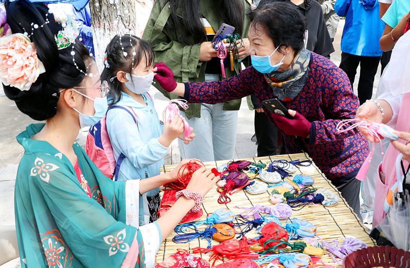 China: viagens turísticas atingem 89.13 milh?es durante Festival do Barco-Drag?o