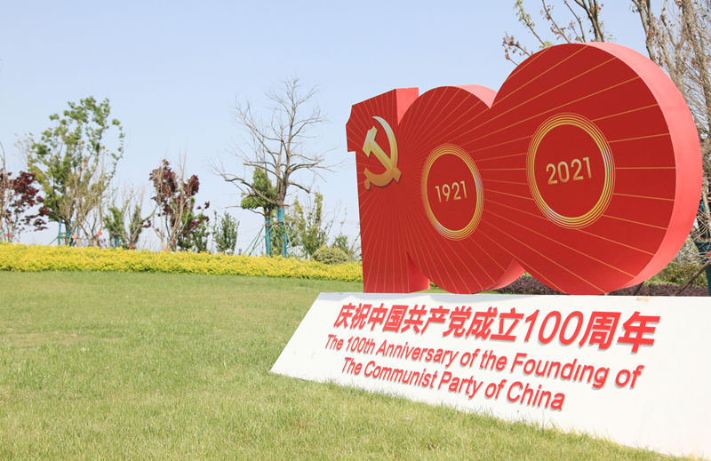 Canteiros de flores instalados em Nanjing para celebrar 100o aniversário da funda??o do PCCh