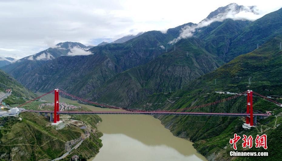 Galeria: ponte Xingkang facilita transporte na Prefeitura Aut?noma Tibetana de Garzê