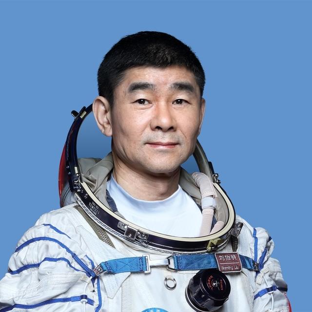 China enviará três astronautas à esta??o espacial nacional