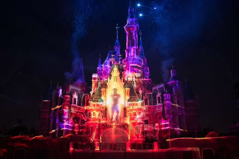 Shanghai Disney Resort apresenta show de luzes para 5o aniversário 