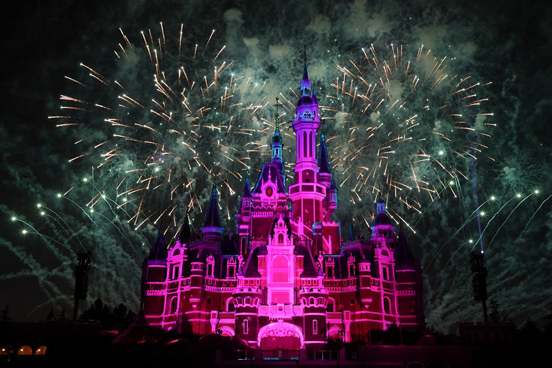 Shanghai Disney Resort apresenta show de luzes para 5o aniversário 