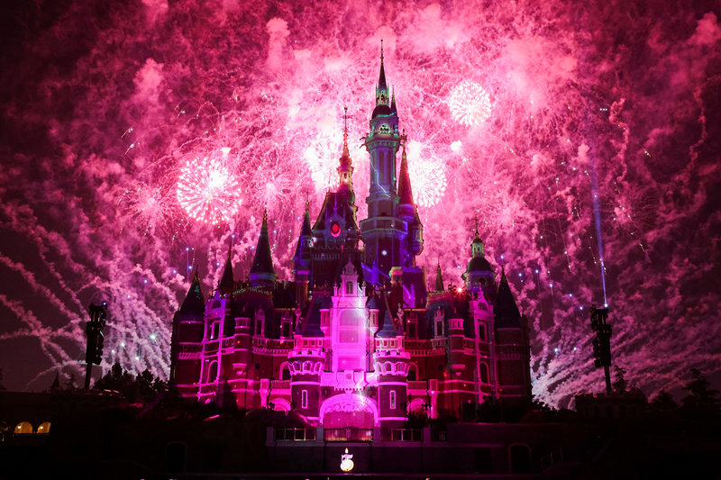 Shanghai Disney Resort apresenta show de luzes para 5o aniversário 
