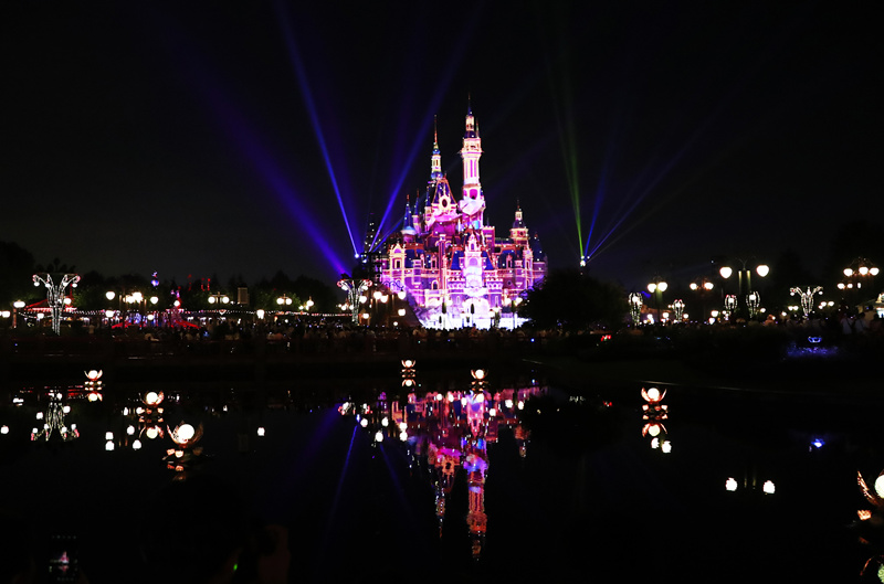 Shanghai Disney Resort apresenta show de luzes para 5o aniversário 