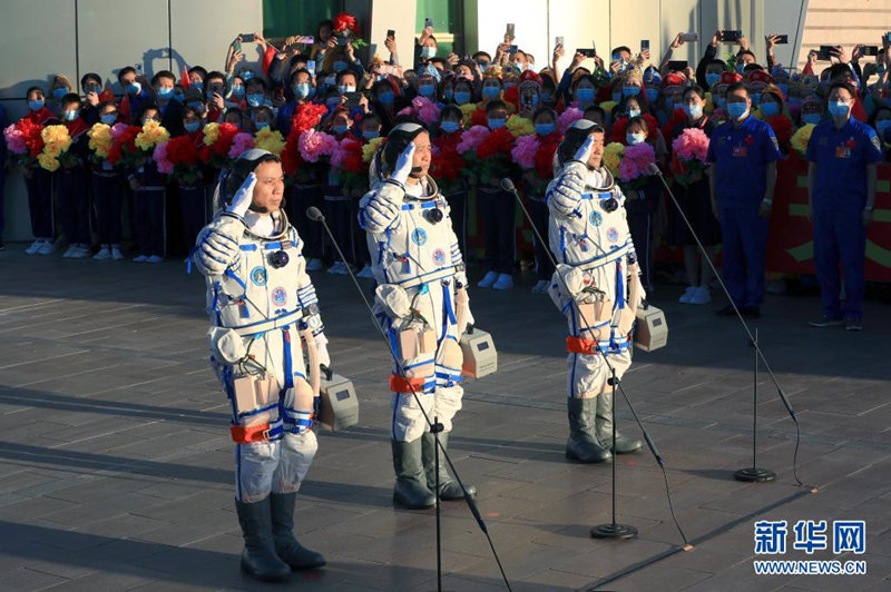 Realizada cerim?nia de despedida para astronautas chineses da miss?o Shenzhou-12