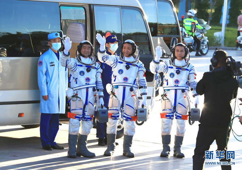 Realizada cerim?nia de despedida para astronautas chineses da miss?o Shenzhou-12