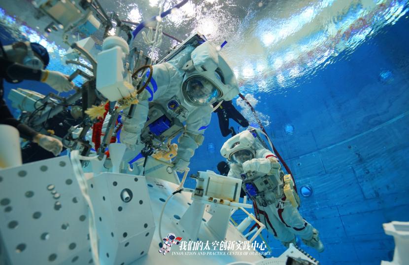 Galeria: treinamento subaquático da tripula??o da miss?o Shenzhou-12