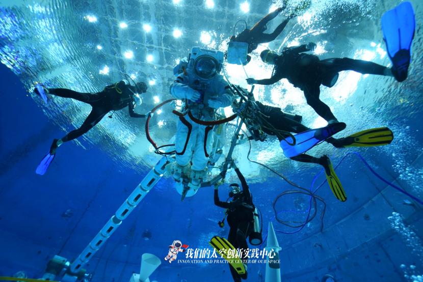 Galeria: treinamento subaquático da tripula??o da miss?o Shenzhou-12