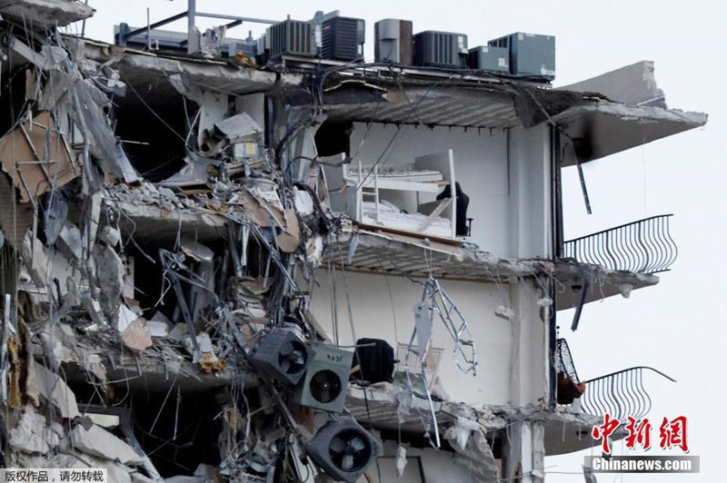 Prédio desmorona parcialmente na regi?o de Miami