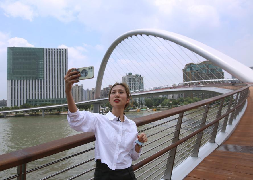 Guangzhou: nova passarela aberta no Rio das Pérolas