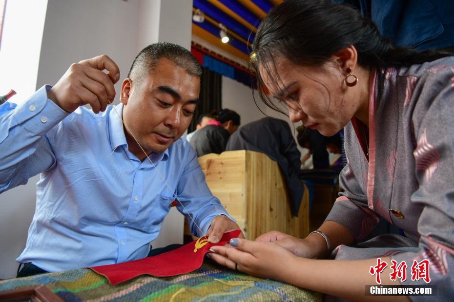 Tibete: membros do Partido realizam atividades comemorativas do centenário da funda??o do PCCh