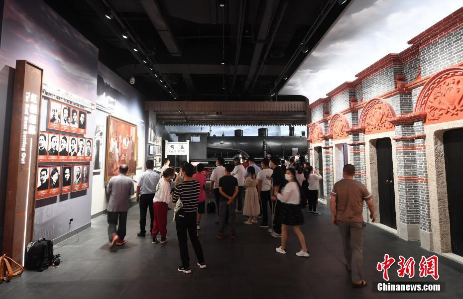 Galeria: pessoas de toda a China celebram o 100o aniversário da funda??o do PCCh