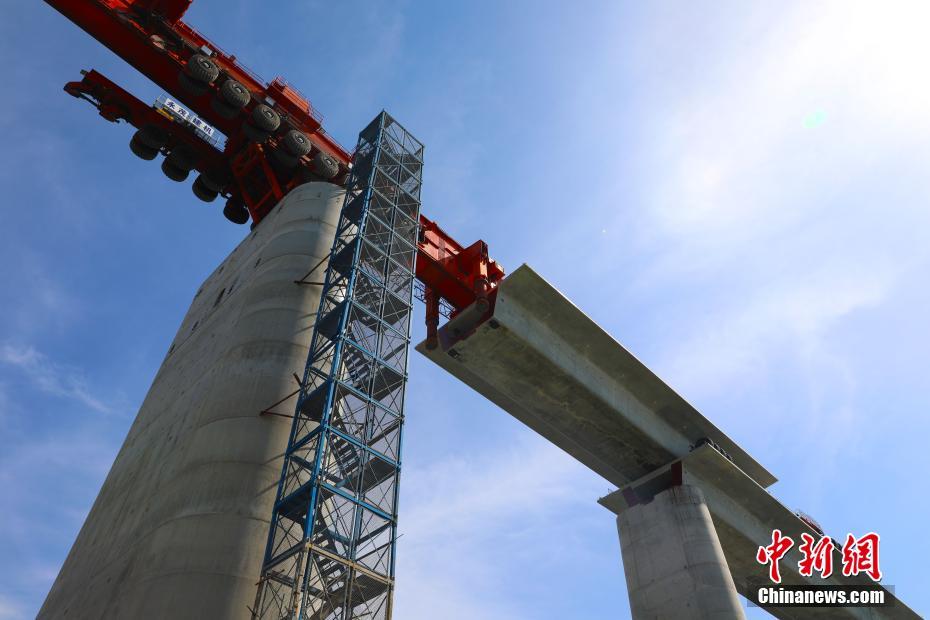 Primeira máquina de transporte e montagem de vigas de caixa de mil toneladas completa estrutura de assentamento no mar