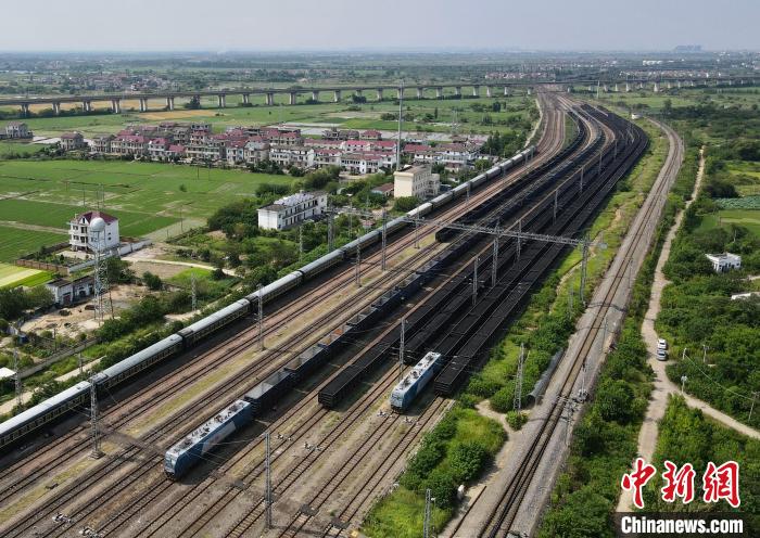 Jiangxi redistribui trens para satisfazer necessidades de carv?o e gerar energia no ver?o  