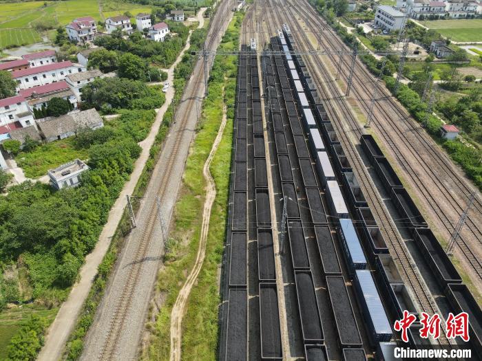 Jiangxi redistribui trens para satisfazer necessidades de carv?o e gerar energia no ver?o  