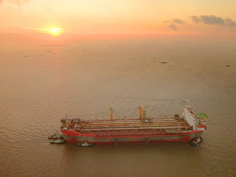 Maior “refinaria de petróleo no mar” do mundo entra em funcionamento