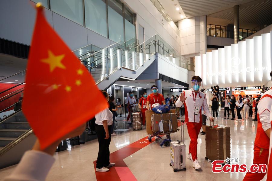 Membros da delega??o esportiva chinesa chegam a Tóquio