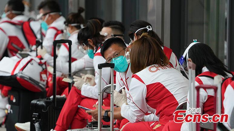 Membros da delega??o esportiva chinesa chegam a Tóquio