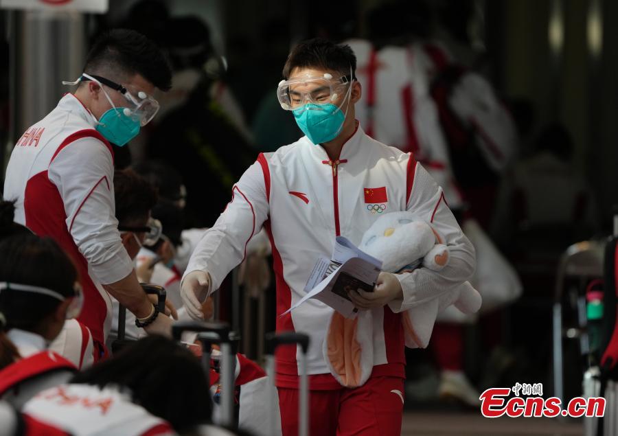 Membros da delega??o esportiva chinesa chegam a Tóquio