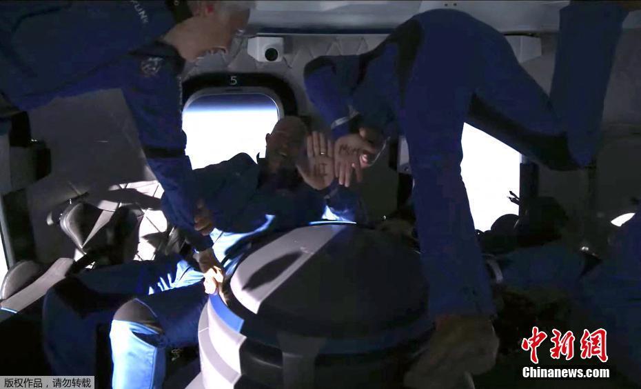 Blue Origin completa primeira viagem ao espa?o com humanos