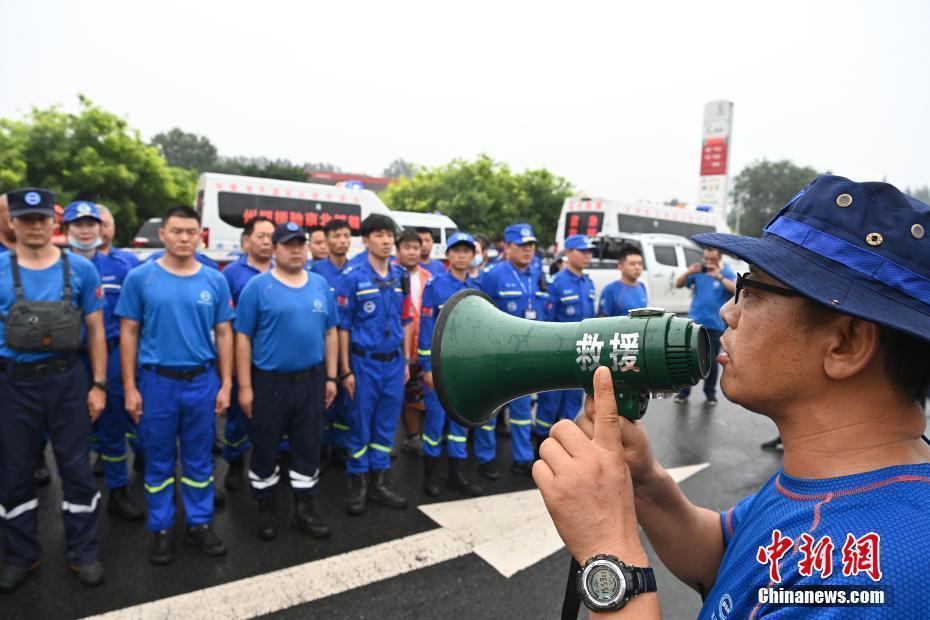 Galeria: momentos emocionantes nas chuvas fortes de Henan