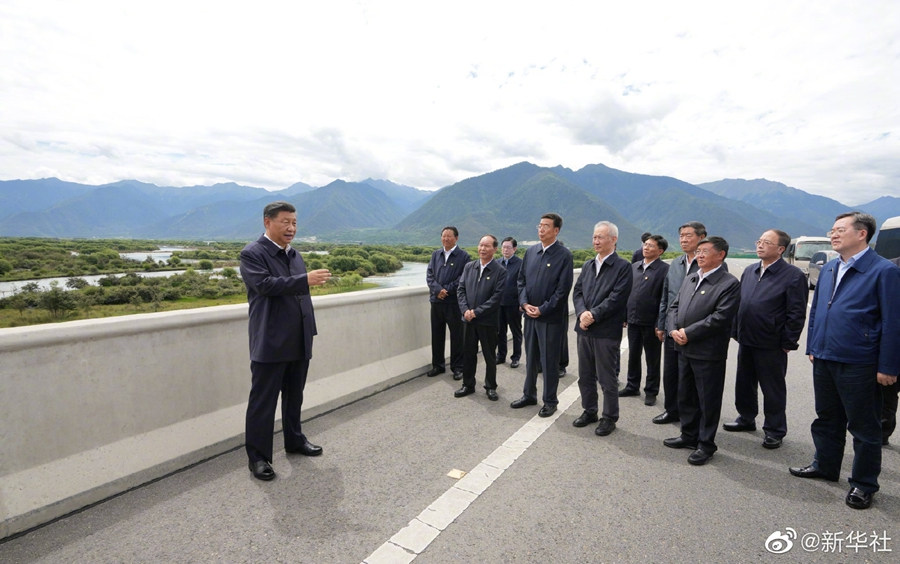 Xi visita Nyingchi no Tibete