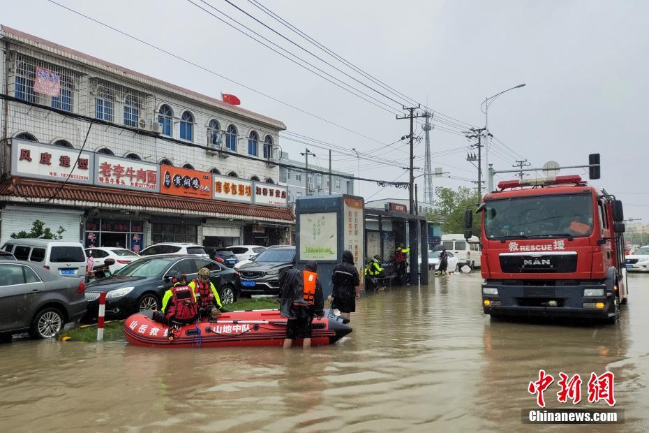 Tuf?o In-Fa toca o solo no leste da China