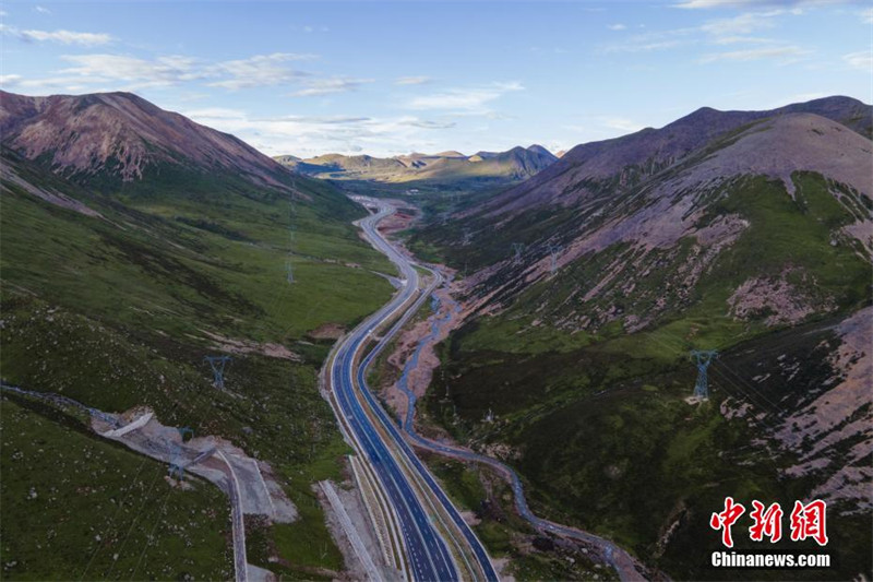 Galeria:?rodovia?Lhasa-Linzhi, uma das principais artérias de transporte do Tibete