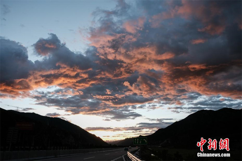 Galeria:?rodovia?Lhasa-Linzhi, uma das principais artérias de transporte do Tibete