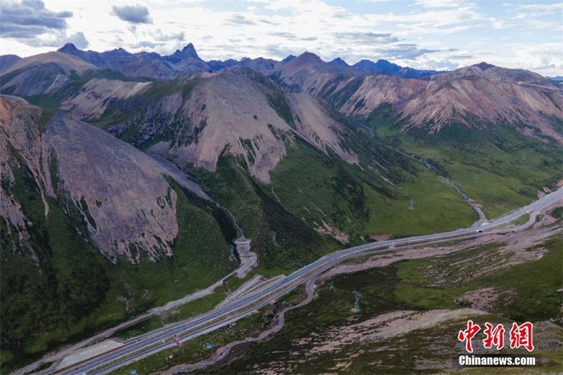 Galeria:?rodovia?Lhasa-Linzhi, uma das principais artérias de transporte do Tibete