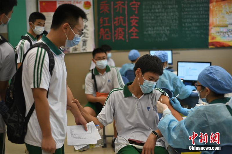 Guangdong come?a vacina??o contra a Covid-19 para jovens dos 12 aos 17 anos 