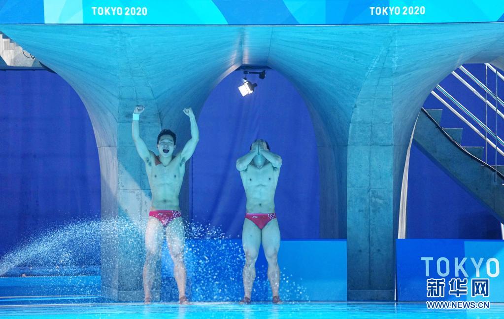 Olimpíadas: chineses Wang e Xie vencem medalha de ouro no salto de trampolim de 3m sincronizado masculino