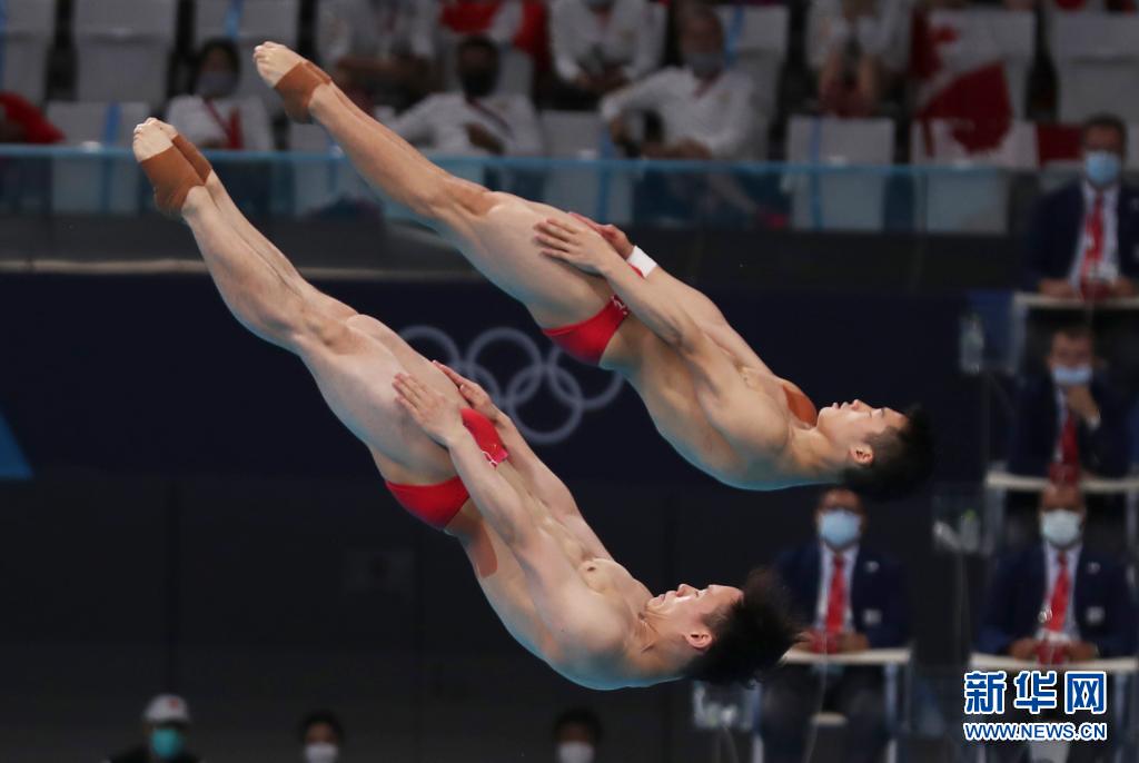 Olimpíadas: chineses Wang e Xie vencem medalha de ouro no salto de trampolim de 3m sincronizado masculino