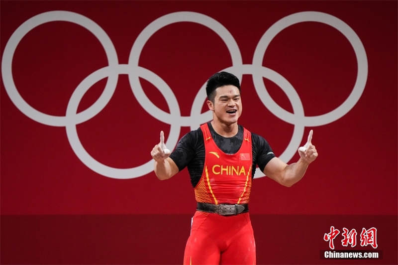 Olimpíadas: China conquista medalha de ouro de levantamento de peso na categoria 73kg