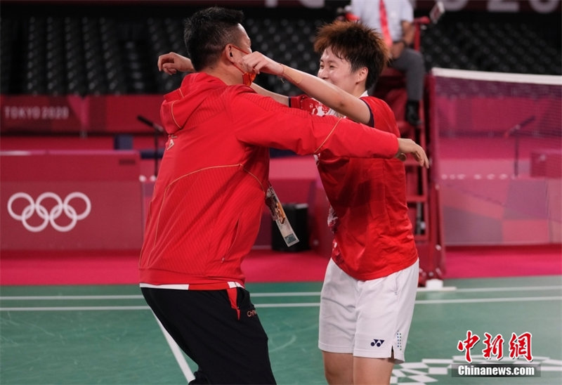 Olimpíadas: atleta chinesa Chen Yufei conquista medalha de ouro no badminton individual feminino