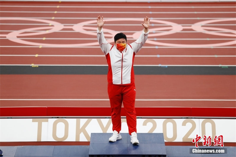 Olimpíadas: Gong Lijiao conquista medalha de ouro no arremesso de peso