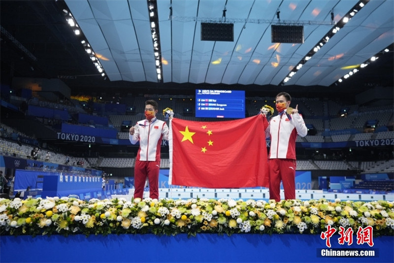 Olimpíadas: Xie Siyi conquista medalha de ouro no salto de trampolim de 3m masculino?