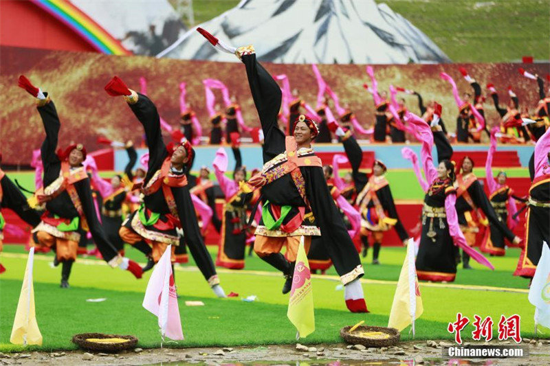 Qinghai celebra o 70o aniversário da funda??o da Prefeitura Aut?noma Tibetana de Yushu