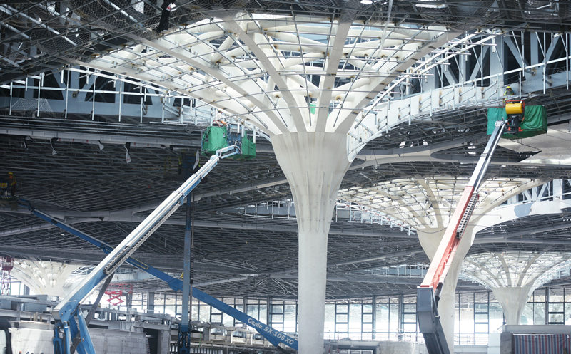 Operários aceleram a constru??o de Terminal 4 do Aeroporto Internacional Xiaoshan de Hangzhou 