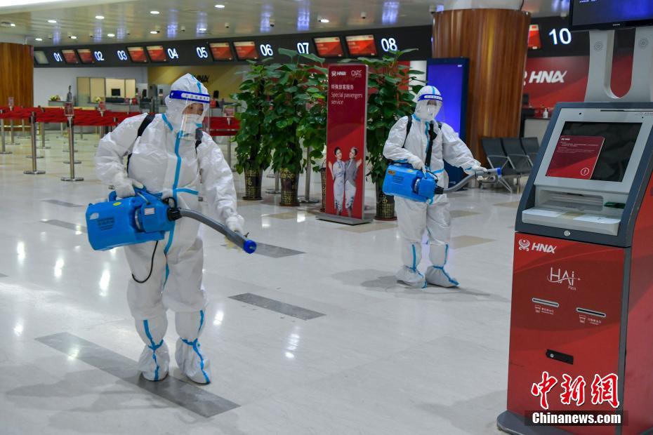 Aeroporto Internacional de Meilan em Haikou realiza trabalhos de desinfe??o  