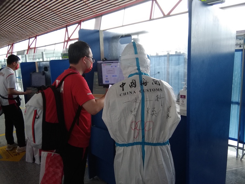 Todos os atletas chineses que participaram das Olimpíadas de Tóquio regressaram a Beijing