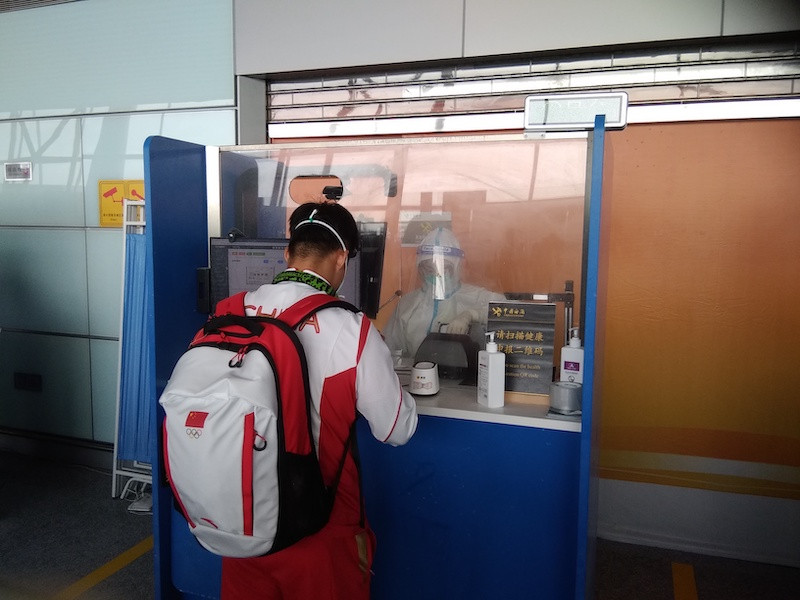 Todos os atletas chineses que participaram das Olimpíadas de Tóquio regressaram a Beijing