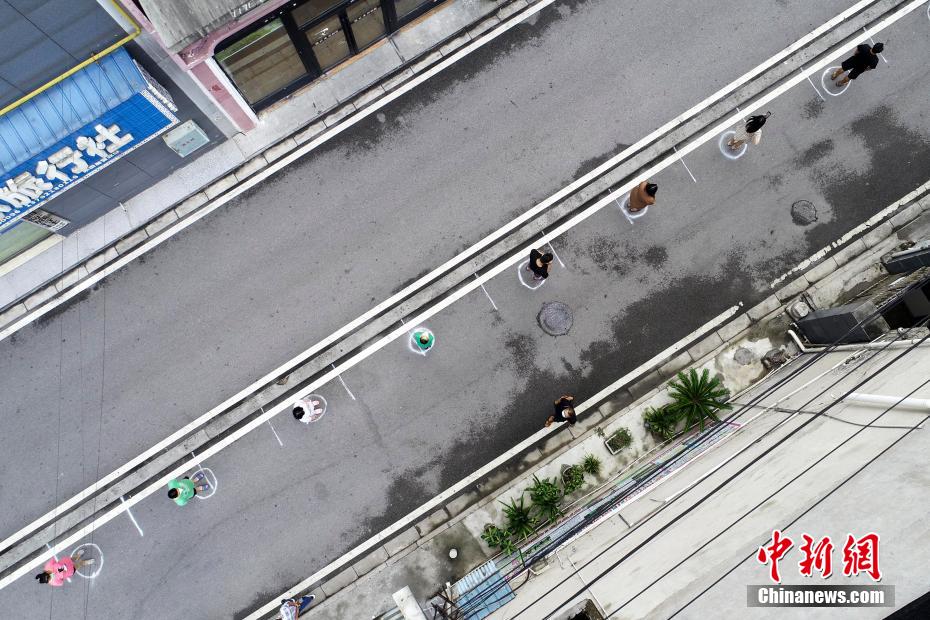 Hunan: residentes fazem fila para realizar testes de ácido nucleico  