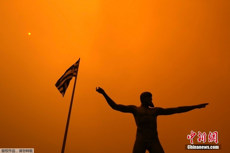 Incêndios florestais ficam fora de controle na segunda maior ilha grega   