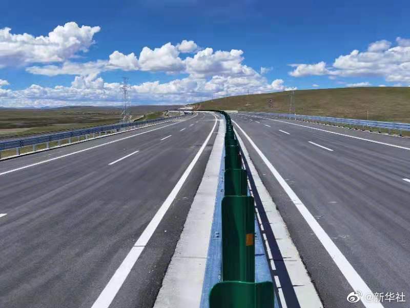 China: via expressa mais elevada do mundo é aberta ao tráfego no Tibete