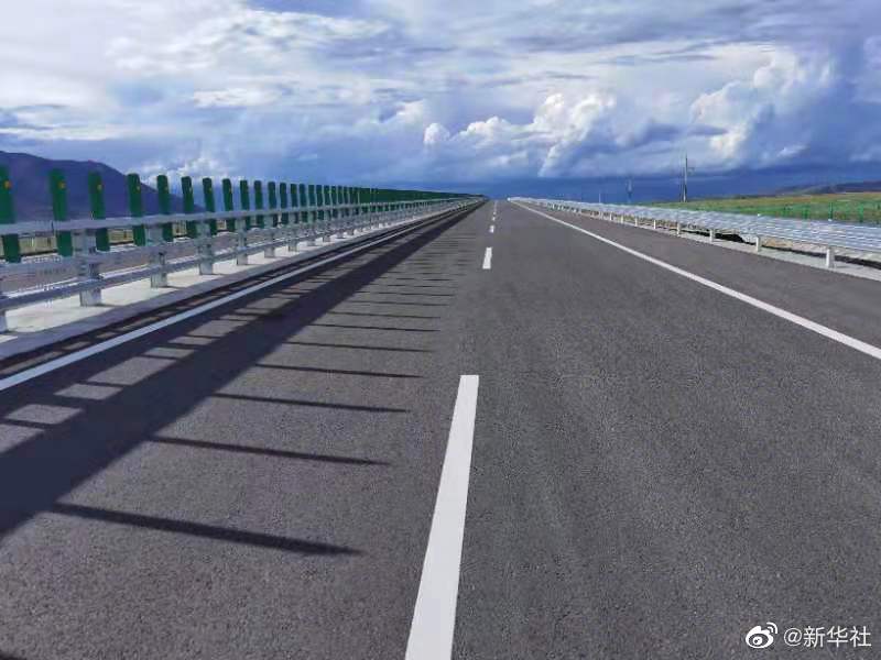 China: via expressa mais elevada do mundo é aberta ao tráfego no Tibete